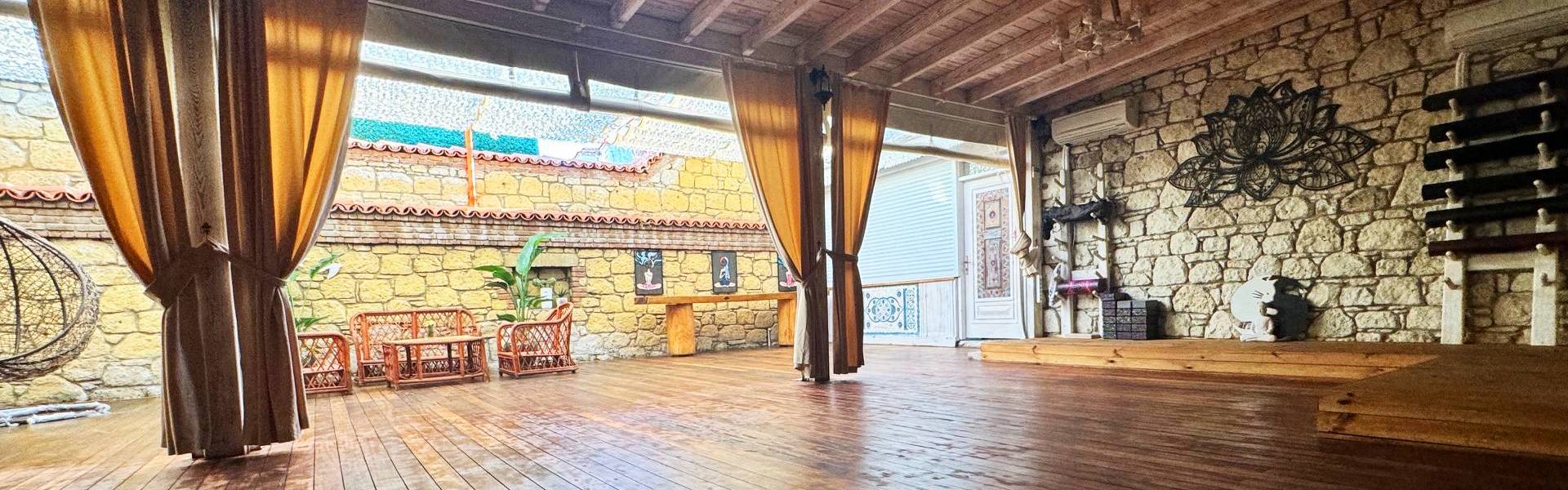 Ritiro di Ashtanga Yoga 30 AGOSTO – 5 SETTEMBRE 2026 Alaçatı – TURCHIA